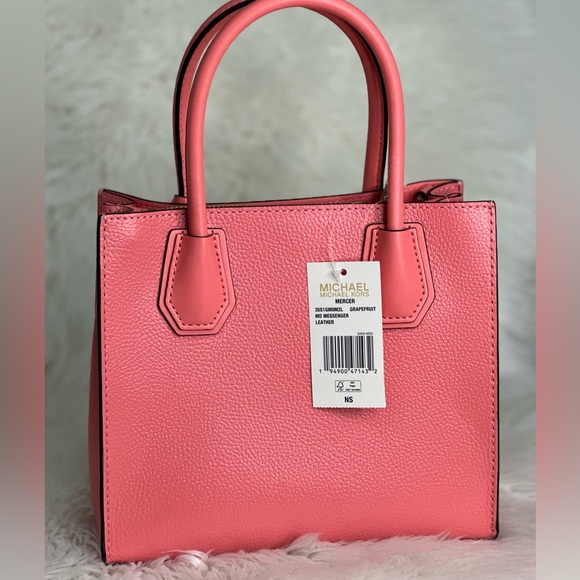 🌸 BRAND NEW MICHAEL KORS “MERCER” Leather Crossbody Bag in Grapefruit Pink - Picture 2 of 4